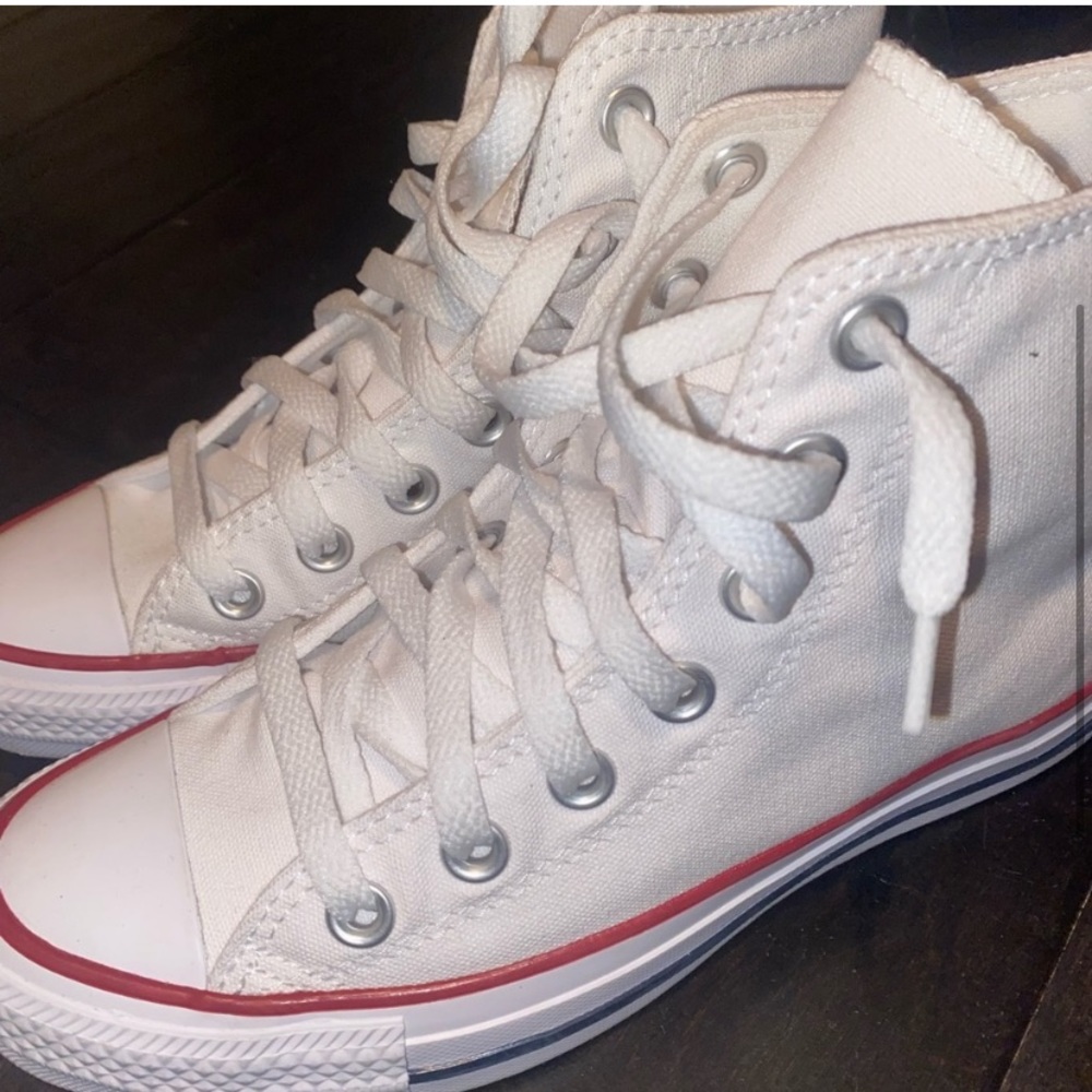 white brand new converse